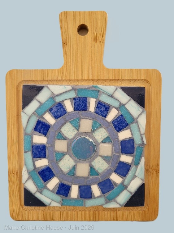 Planche dessous de plat bleue